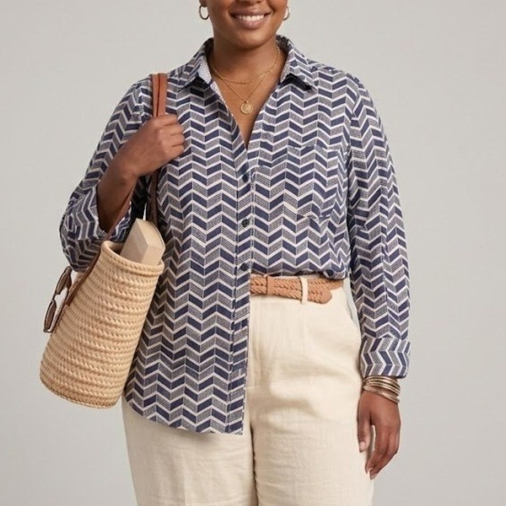 Foxcroft Geometric Wrinkle Free Cotton Fitted Button Down Shirt Size 12 Office